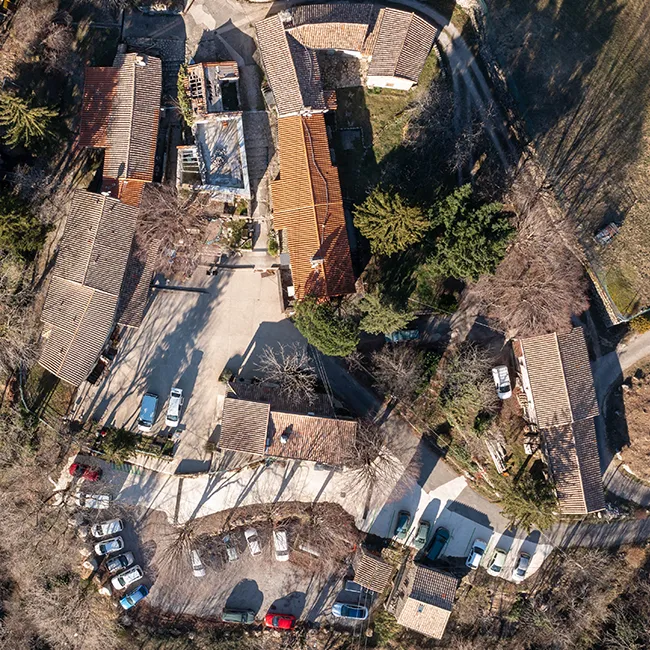 centre-louis-defond-sq-drone-hameau-face